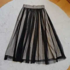 組曲　ベージュと黒のチュールロングスカート