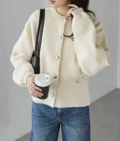 ゴールド調ボタンニットカーデ