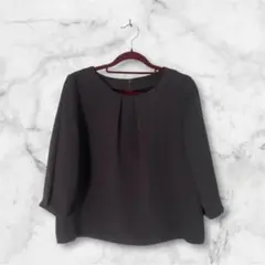 黒い五分袖ブラウス クルーネック