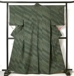 7639■　ゆったり寸　正絹 真綿紬　亀甲斜めライン文　美品