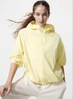 UNIQLO ポケッタブルUVカットパーカ チェックのサムネイル