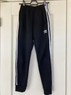 adidas ブラック ジョガーパンツ