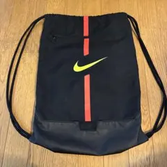 Nike ドローストリングバッグ 黒/赤/黄