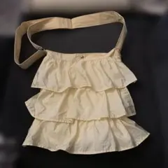 フリル付きクリーム色ショルダーバッグ