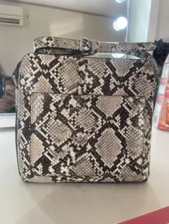 ヘビ柄ショルダーバッグ