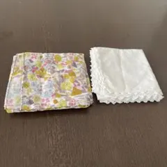 【値下げしました】ハンカチ2枚セット お花柄 白星柄