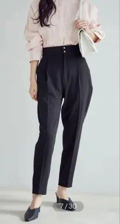 vis-'a-vis ビザビ【Web限定】キラっと釦テーパードパンツ　新品　黒