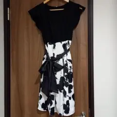 CECIL McBEE　黒白花柄 半袖ひざ丈ワンピース