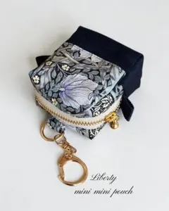 【ハンドメイド】リバティ柄　ミニミニポーチ（白ファスナー）コインケ－ス