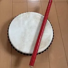 드럼 스틱이 달린 19cm 파라크