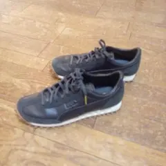 Puma ブラック スニーカー レトロスタイル