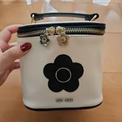 マリークヮント フラワーモチーフ ポーチ