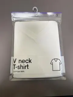 vネック