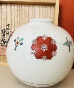 人間国宝 十四代柿右衛門 錦梅文一輪生 釣鐘形小 共箱 人間国宝 十四代柿右衛門 錦梅文一輪生 釣鐘形小