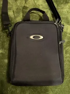 ほぼ未使用　オークリー　ブラック ショルダーバッグ