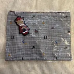 お値下げ　ファミリア　チェック柄ポーチ クマチャーム付き