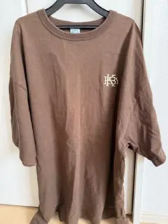 ブラウン オーバーサイズ Tシャツ ロゴ入り