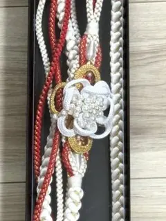 華やかな花飾りの帯締め