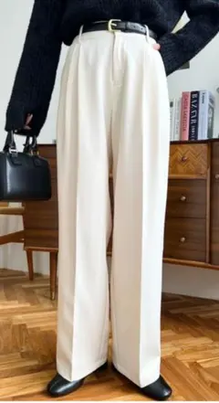 ホワイトパンツ