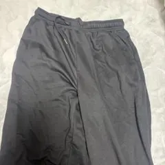 ブラックズボン