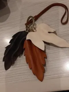 gentenゲンテン　レザー葉っぱチャーム‼かごに着けても可愛い