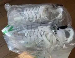 新品　未開封　DELTA シルバースニーカーのサムネイル