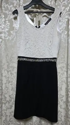 ノースリーブミニワンピース ホワイトとブラック