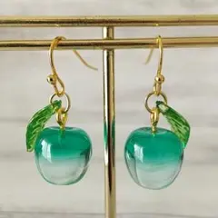 No.2541 青りんご ピアス ハンドメイド レジン