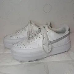 スーちゃんさん専用⭐⭐Nike 厚底スニーカー ホワイト/シルバー⭐　23.5