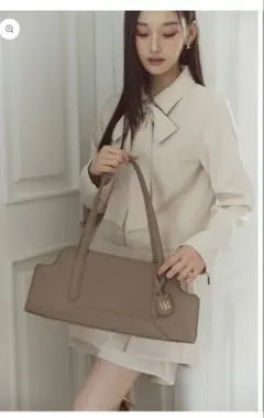 polaura カーブストラクチャーショルダーバッグ beige - メルカリ