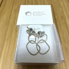 【シルソワ cilsoie】 シロツメクサのイヤリングのサムネイル