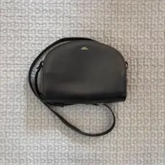 APC ハーフムーンバッグ ブラック Sac Demi-Luneのサムネイル