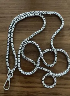 未使用　スマホ　ショルダー　ストラップ　チェーン　金属　シルバーカラー