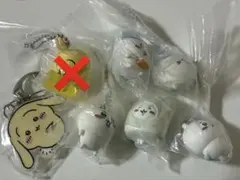 ちいかわ　ガチャガチャ　たべものいっぱいマスコット　うさぎ　ハチワレ　スイング