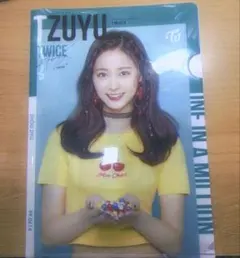 値下げ！TWICE ツウィ クリアファイル｜公式グッズ 傷あり