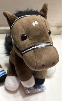 アーモンドアイ ぬいぐるみ ティアラ付き 三冠牝馬 Mサイズ - メルカリ