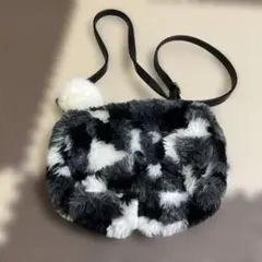 モノトーン ファー ショルダーバッグ ポンポン付きのサムネイル