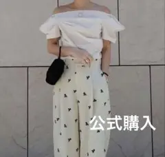 美品✨MACHATT　オフショルダートップス（エクリュ）のサムネイル