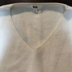 UNIQLO オフホワイトカシミア 混Vネック ニット