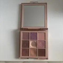 Huda Beauty Nude Light アイシャドウパレットのサムネイル