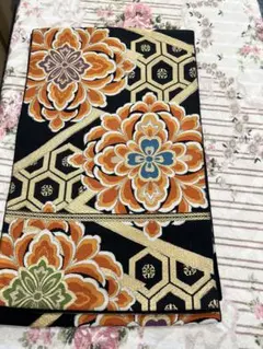袋帯 黒地 華文 亀甲文様 金糸のサムネイル
