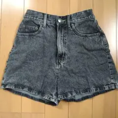 ダークグレー デニム ショートパンツ　Sサイズ