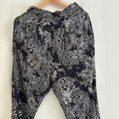 メルシーボークー　　花柄レーヨンパンツ　美品のサムネイル