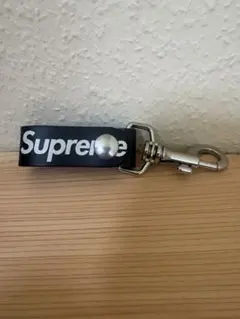 2026年最新】SUPREME レザーキーホルダーの人気アイテム - メルカリ