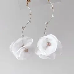 ホワイト フラワー シフォン パール ブライダル 花 結婚式 ピアス イヤリング