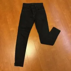 スキニーパンツ 黒 ユニクロ