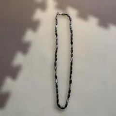 黒と銀の多面体ビーズネックレス