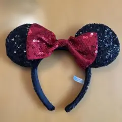 ディズニーリゾート　スパンコール　カチューシャ　赤リボン　赤　黒　ミニーマウス