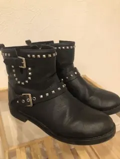 ZARAGIRLS スタッズ付きブラックブーツ