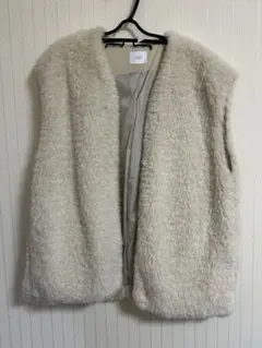 アイボリー フェイクファー ベスト もこもこ　オーバーサイズ